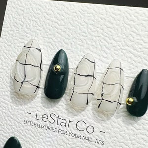 Handmade Press On Nails: Green & Grid Reusable Gel Nails