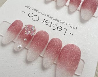 Oferta por tiempo limitado: 4x3 en uñas postizas de gel hechas a mano con diseño de mariposa rosa.