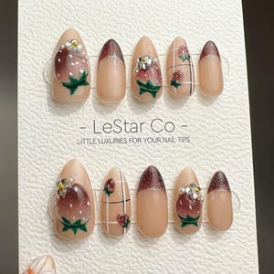 Offerta a tempo limitato: 4 al prezzo di 3! Unghie acriliche in gel effetto occhi di gatto con fragola, realizzate a mano.