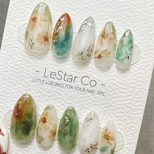 Offre temporaire 4 pour 3) Presse faite main sur des ongles en acrylique gel floral boisé