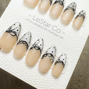 Oeil de chat réutilisable en dentelle de minuit | Gel pressé fait main haut de gamme | Faux ongles | Faux ongles en gel Pressons pour artistes