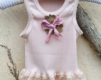 Pretty pink singlet ~ size 2