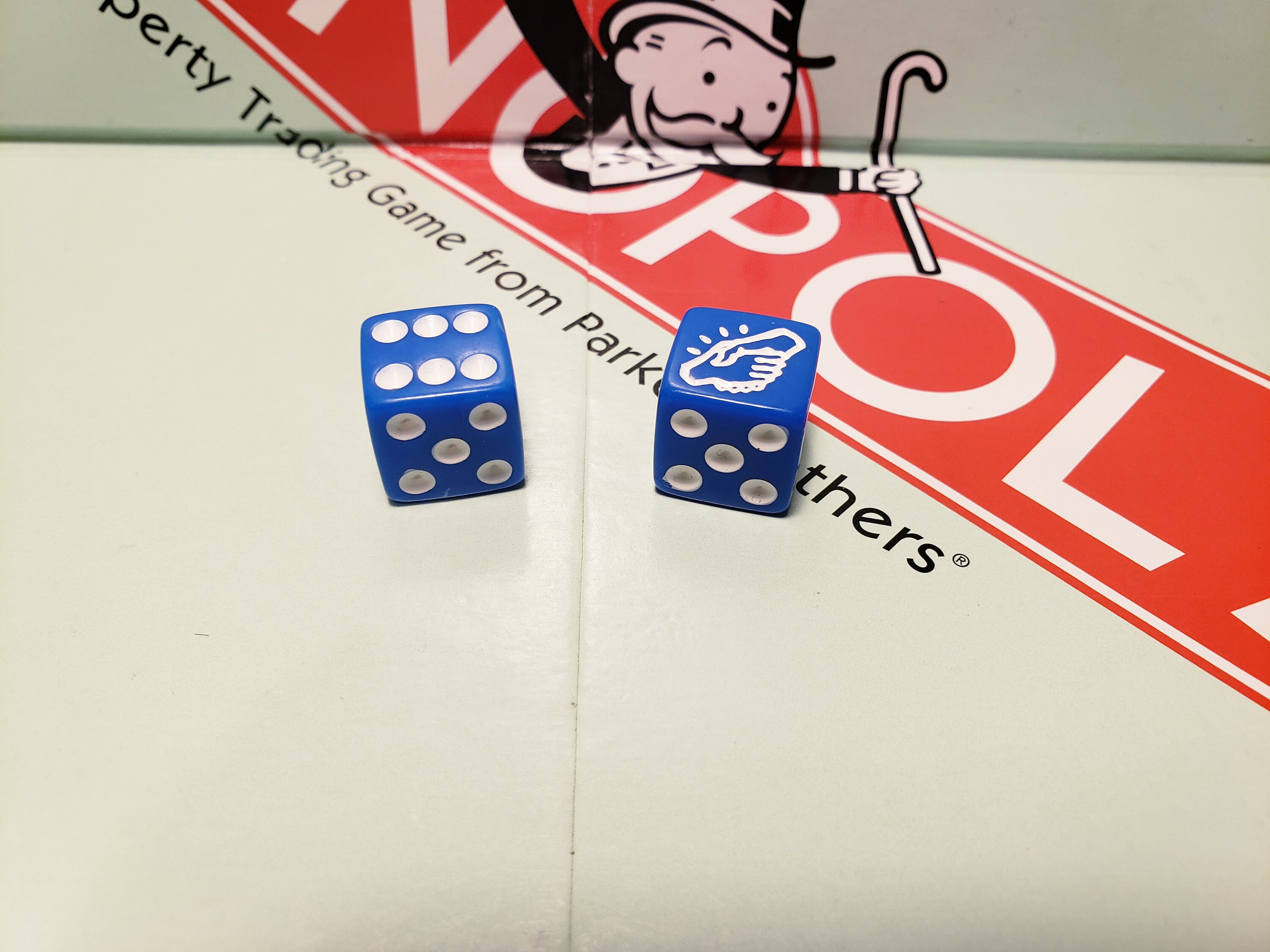 Pièces De Rechange Monopoly Star Wars - 2 Pions Rouges Et 2 Pions Bleus - Occasion - Livraison Gratuite