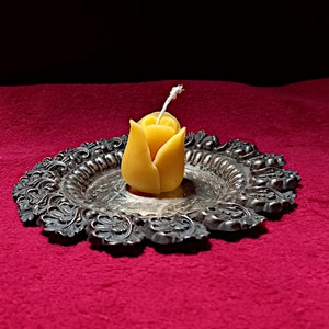 Beeswax tulip candle
