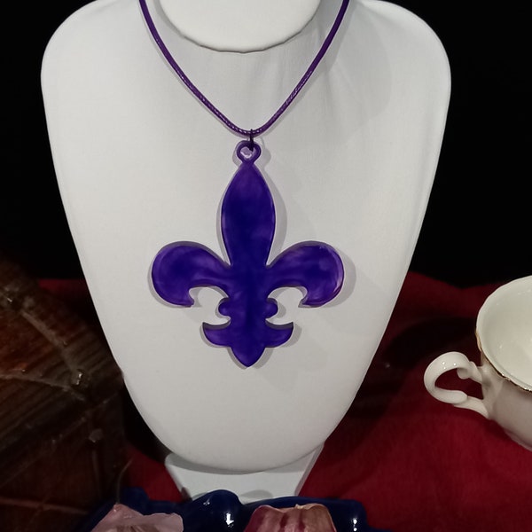 collier fleur de lys