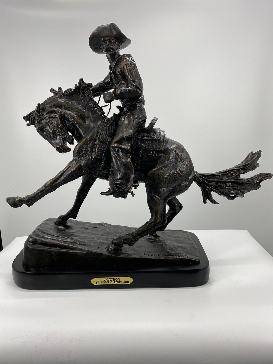 【ブロンズ調】Frederic Remington カウボーイ像 彫像 Frederic Remington “cowboy” Bronze Sculpture - Medium to