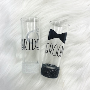 Conjunto de copos de shot com glitter para noivos | Presente de casamento | Brinde de casamento | Presente de brinde para a noiva | Damas de honra | Padrinhos | Presentes de noiva