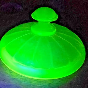 Vaseline Yellow Uranium Northwood Rainbow Bon Bon Dish #643 Iridescent Stretch Glass Lid