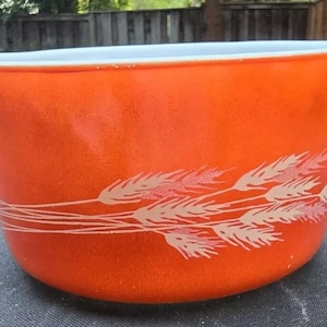 Pyrex Ovenware Autumn Harvest Wheat Dark Brown 473-B (NO LID)