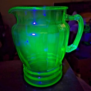 Uranium Vaseline Green Anchor Hocking 8 1/2&quot; Large Pitcher ~56 oz.