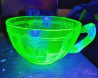 グリーンウラン/ワセリンガラスカメオバレリーナカップ