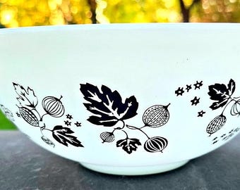 ヴィンテージの希少な「ブラックチューリップ」柄のパイレックス