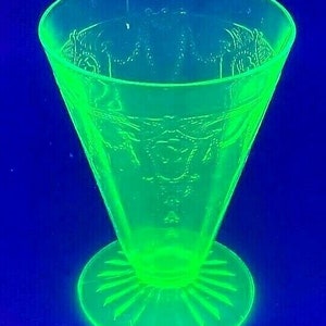 Vaseline Uranium Green Cameo / Ballerina 4 3/4&quot; Footed Tumbler