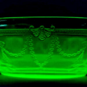 Vaseline uraniumgroen cameo ballerina groot fruit / aardappelpuree / groentenkom 8 1/4"