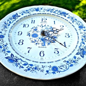Vintage Linden Japan Blue Onion Plate Quartz Clock Floral Garland