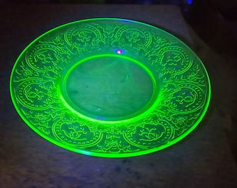 Green Uranium Vaseline #612 Horseshoe 6&quot; Bread & Butter, Pie, Sherbet Plate