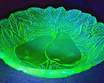 Vintage Green Uranium Vaseline Indiana Glass Avocado 7 1/2" Salad Bowl