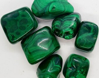 大特価 マラカイト エッグ 3.2インチの繊維状マラカイトエッグ - Etsy 日本