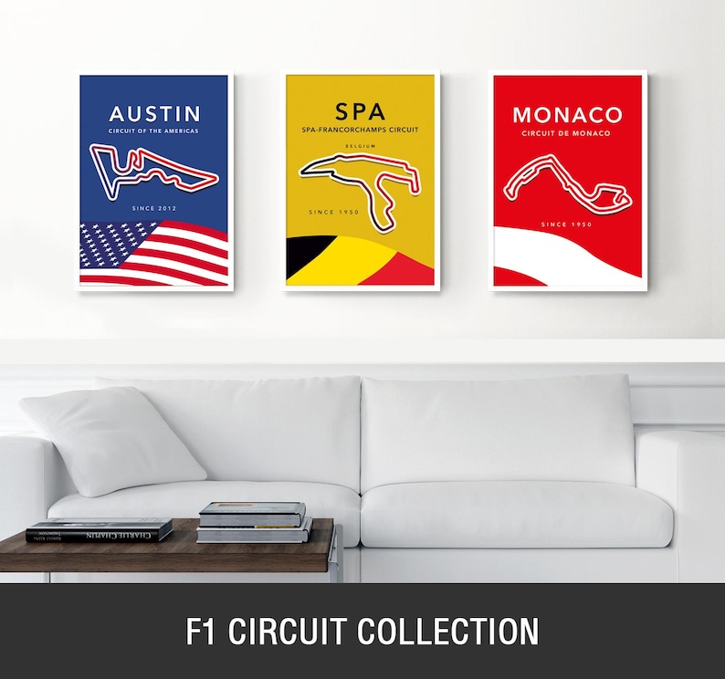 Puede incluir: Tres p&oacute;steres rectangulares de pared con circuitos de F&oacute;rmula 1. El p&oacute;ster izquierdo es azul con el mapa del Circuito de las Am&eacute;ricas de Austin y la bandera de EE. UU. El central es amarillo con el mapa de Spa-Francorchamps y la bandera belga. El derecho es rojo con el mapa del circuito de M&oacute;naco.