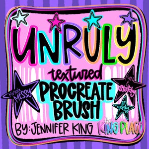 Pode incluir: Um design gráfico digital com o texto UNRULY textured PROCREATE BRUSH BY: JENNIFER KING THE KING PLACE. A imagem inclui estrelas com o texto Kinda MESSY, FUN & SKETCHY e lil' wonky, sobre um fundo rosa com listras roxas.