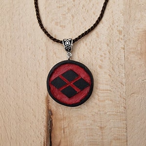 Collier Kamon du clan Takeda : emblème du samouraï japonais, bois de hêtre