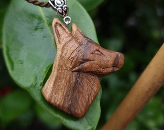 Collar de lobo de madera tallado a mano, colgante con perfil de animal salvaje, joyería de animal espiritual, tallado rústico en madera de bosque, regalo para amante de la naturaleza para él.