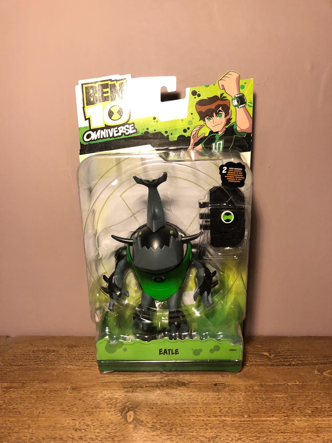 BEN 10 Omniverse Sealed EATLE Sound Aliens con Voice Box/ Sound FX