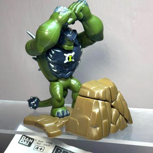 BEN 10, Ultimate Alien, Bandai, CN, Ultimate Humungousaur, Deluxe Smashing Action, Completo e con accessori, Action Figure, 4&quot;