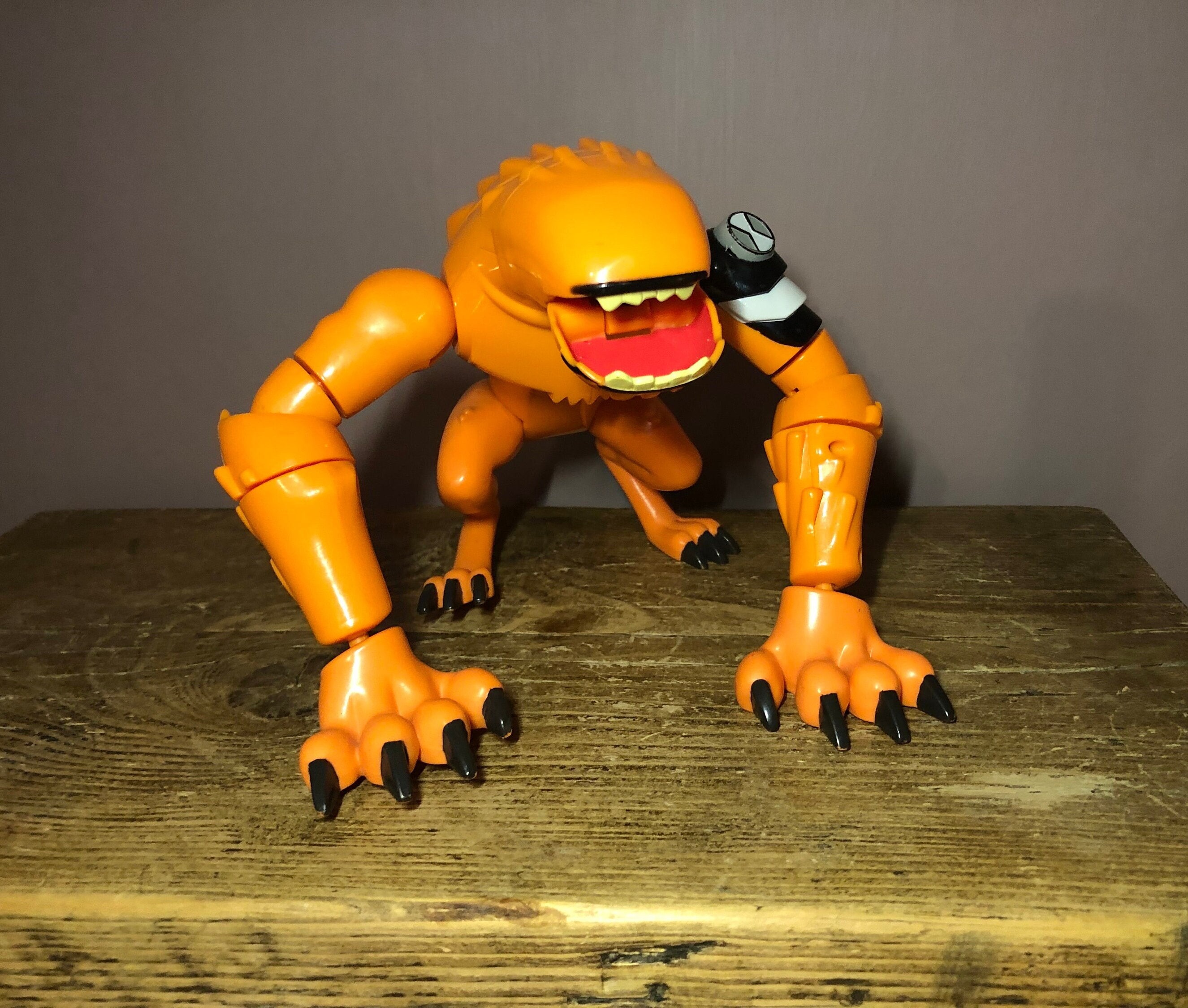 BEN 10 Metamorfigure WILDMUTT Bandai 06/ Sound Fx/noises