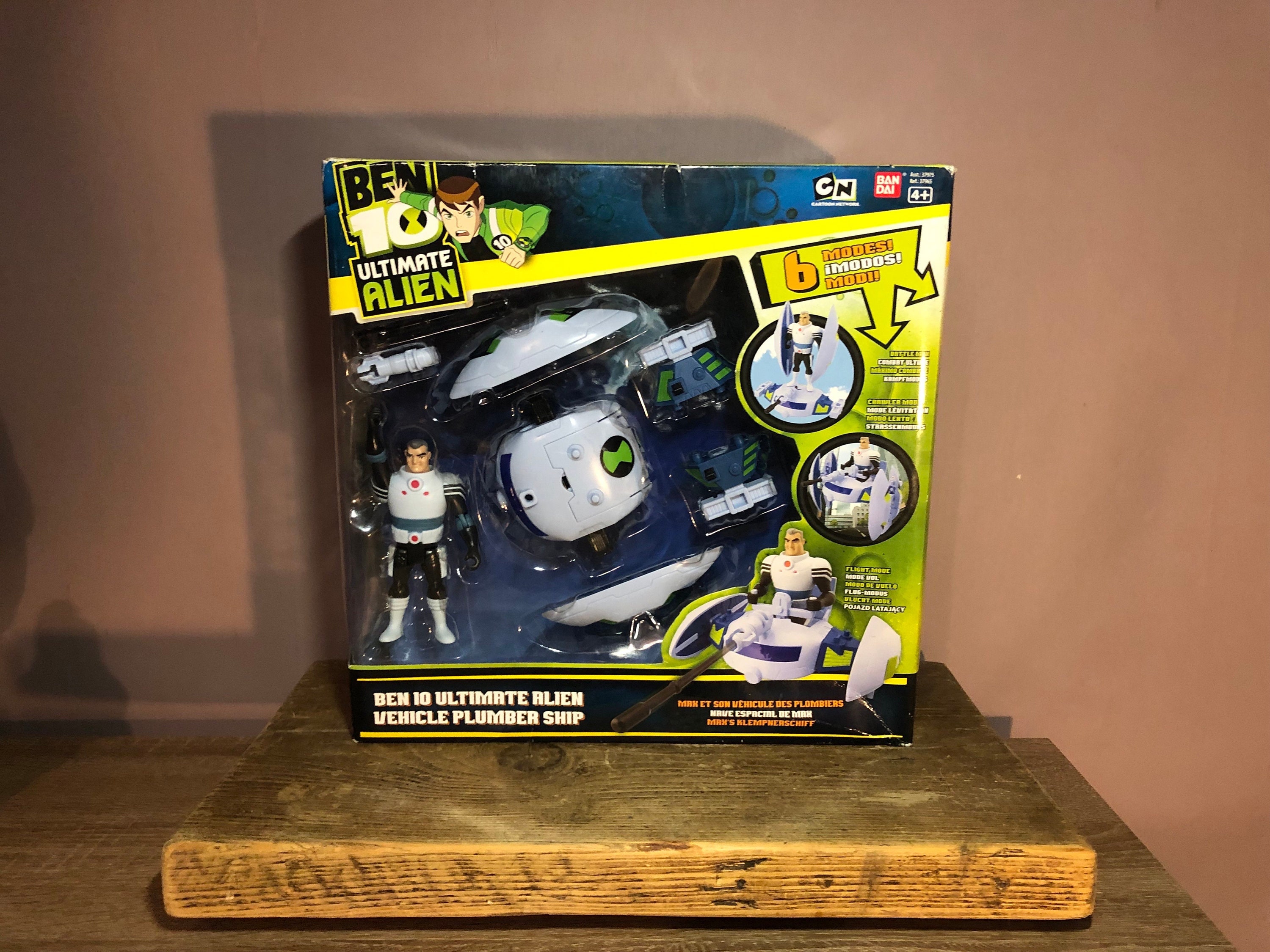 BEN 10 Ultimate Alien Grandpa Max Plummers Space Ship