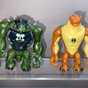 BEN 10, Bandai, CN, Cartoon Network, Retro, Ultimate Alien Humungousaur & Alien Force, Both w/Tails, 10cm/4&quot;, Articulated, Poseable Figures