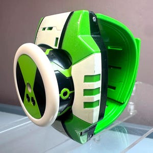 Ben 10, Rare Omniverse Gravitrix Omnitrix Galactic Monsters Bandai Rare Motion Sensor SFX Watch/ 10 Alien Voices Lights/Sounds
