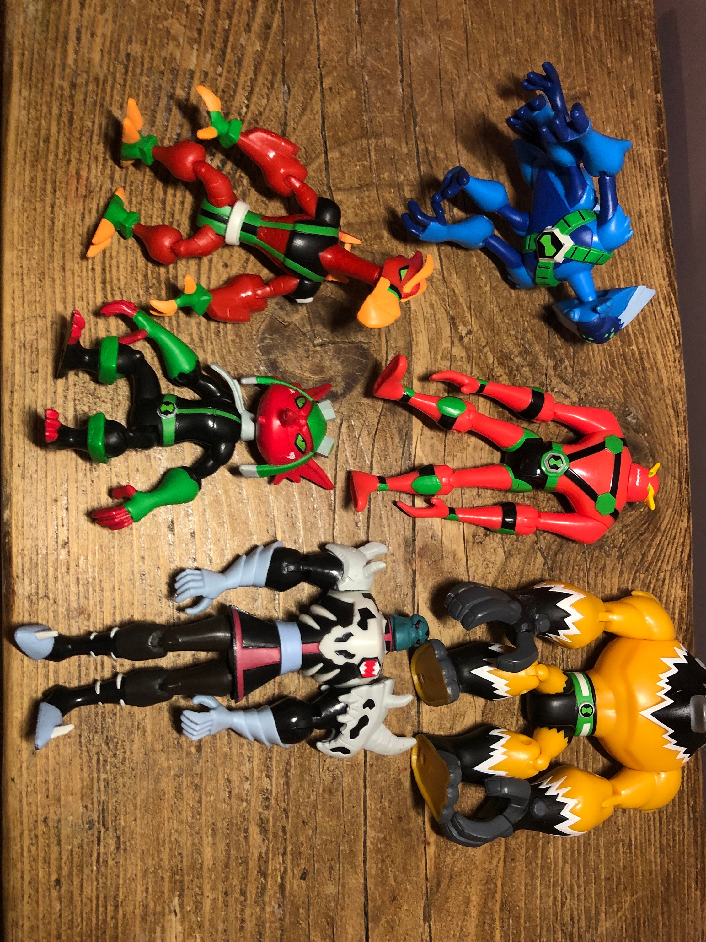 【匿名配送】ナックル フィギュア BEN 10 Omniverse Action Figure Bundle/ Bandai CN