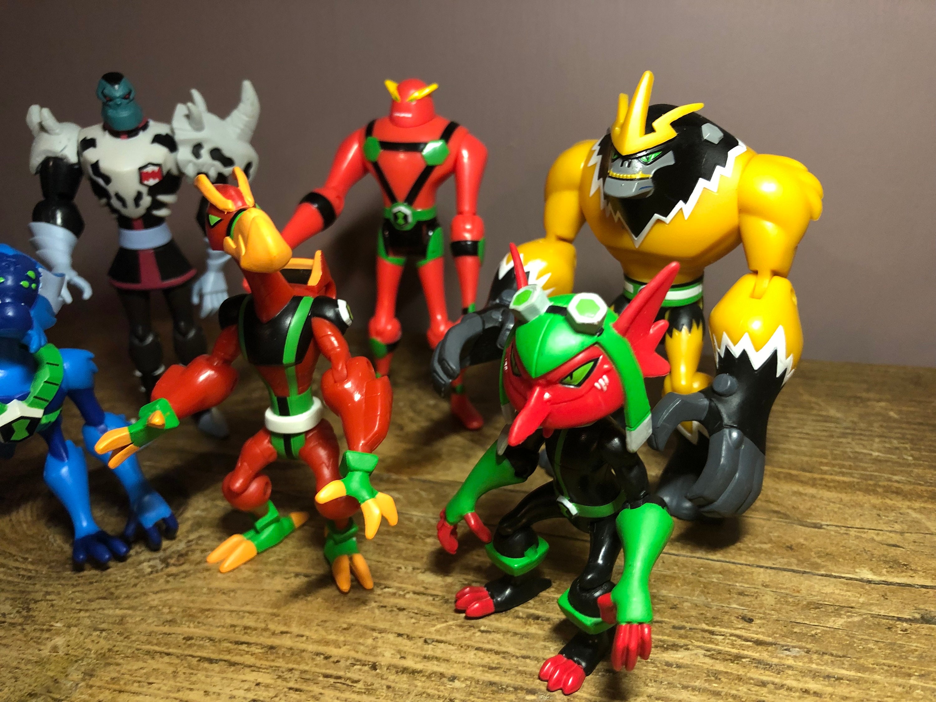 【匿名配送】ナックル フィギュア BEN 10 Omniverse Action Figure Bundle/ Bandai CN