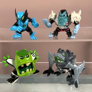 BEN 10 Bandai &#39;12, CN, Mini Figures PVC, Fast Track, Kyhber the Huntsman, Upchuck, Benwolf, Retro Alien Solid 1.5&quot; Figures x 4