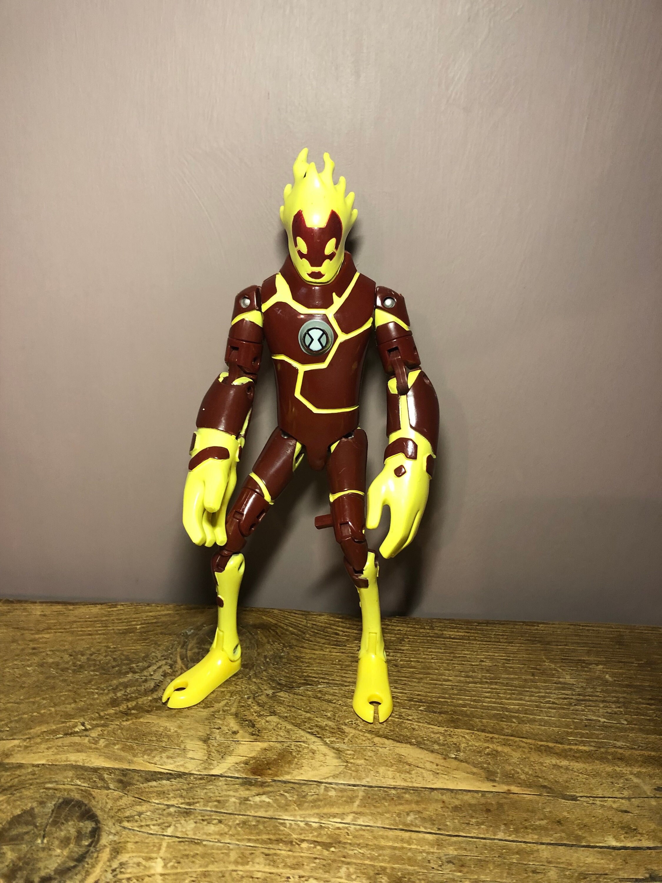 BEN 10 Bandai CN Metamorfigure Light up Torch Heatblast Action