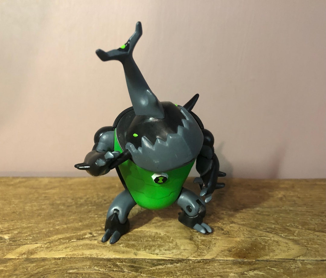 BEN 10 Eatle Action Figure: Bandai Omniverse, Snodata 10 cm Italia