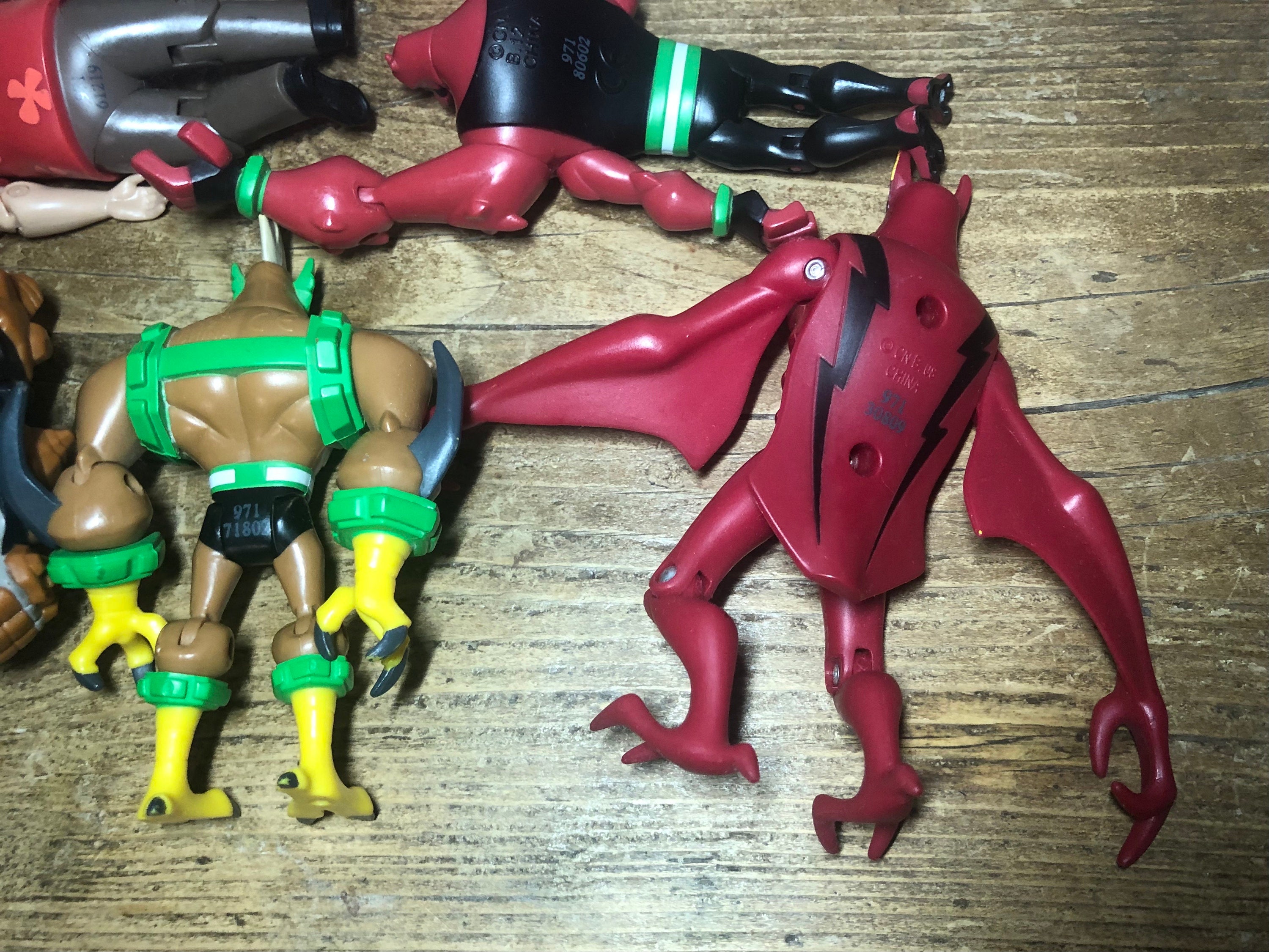 激レア　絶版　ben10 ベン10 gravattack フィギュア　アメリカ Ben 10 Omniverse Gravattack Hyper Alien Figure : Amazon.sg: Toys