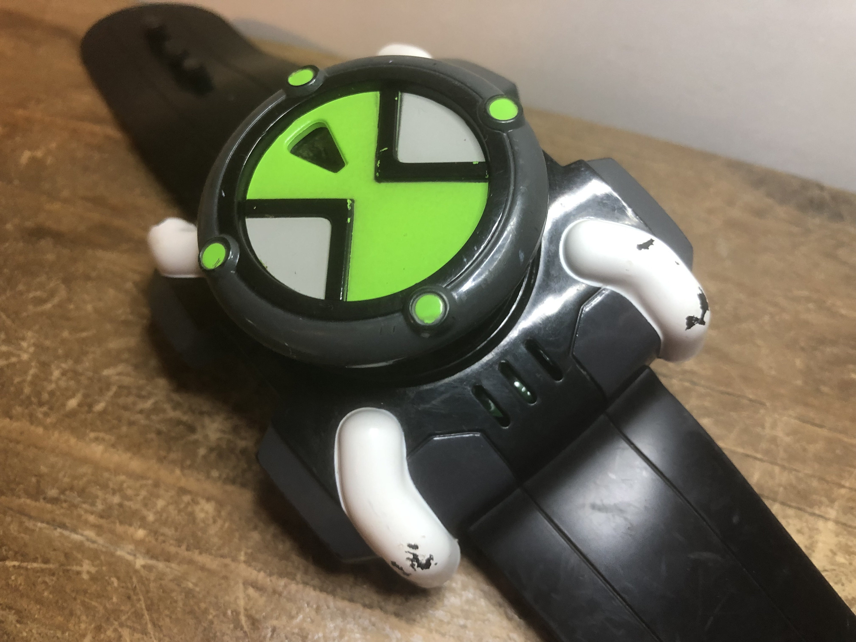 If you are a Ben10 fan you will love this! A free Omnitrix app with  authentic sounds and aliens. : r/GalaxyWatch