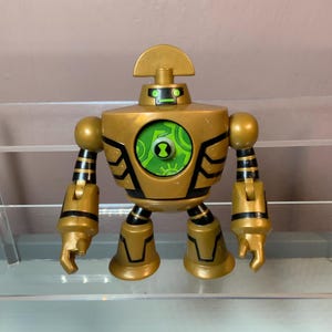 BEN 10 Clockwork Action Figure: Ultimate Alien Robot, Bandai