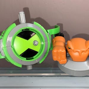 BEN 10 Ultimate Alien, Bandai, 09, CN, Omnitrix Battle Hero Watch w/ Humungousaur Punching Top, Manual, Wind Up Action, HTF