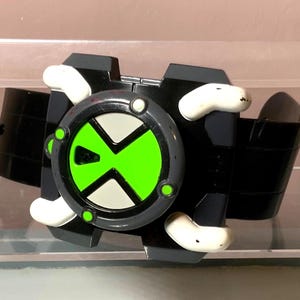 Ben 10 オムニトリックスUltimate Omnitrix セット Amazon.co.jp: Ben 10 Omnitrix Watch Ben 10 Watch Toys Ben 10