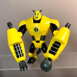BEN 10 Ultimate Alien, Bandai 5&quot;/13cm Action Figure ARMODRILLO, Grabbing & Drilling Arms w/Tail, Jointed, Poseable, Roleplay