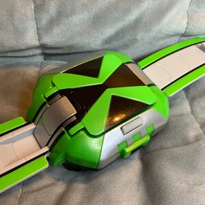 Ben 10 Omniverse Omnitrix Watchthe Dial is Rotatable and Has 