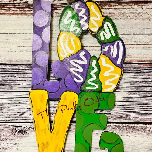 nola mardi gras cake