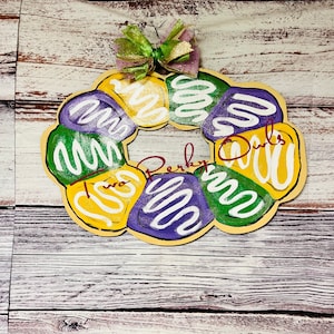 King Cake door hanger, Mardi Gras door hanger, Mardi Gras decorations, wood front door hanger, purple gold door hanger - Louisiana decor-
