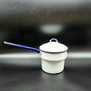 Vintage Enamelware Sauce Pot with Lid 4&quot;