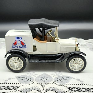 ERTL 1918 Ford Model T Bank Runabout &quot;Big Auto Parts&quot;