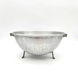 Vintage 1950&#39;s Aluminum Colander Strainer Heart Pattern Footed 10.5&quot;
