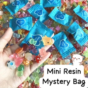 光る宝物樹脂製ミニ光る動物とキノコのブラインドバッグ、ミステリーペンダントチャーム、DIYジュエリー、工芸品、パーティーの記念品
